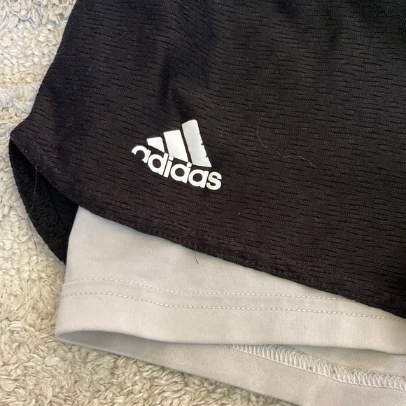 Athletic shorts with spandex - Picture 2 of 4